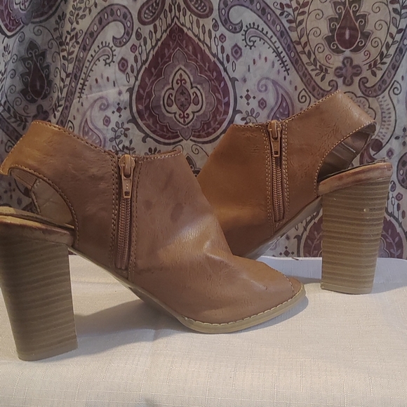 Express - Picture 2 of 2